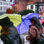 Trei zile de frig, ploi și vânt puternic în toată țara; la munte se anunță ninsori