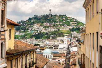 Turist român împușcat într-un jaf în Quito și dus la spital