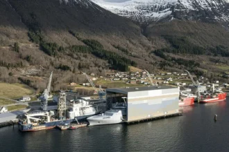 Un mastodont de 151 metri se construiește la Tulcea și va pleca direct în Norvegia