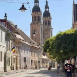 Vreme caldă, cu temperaturi de până la 32 de grade, dar și furtuni în mai multe zone