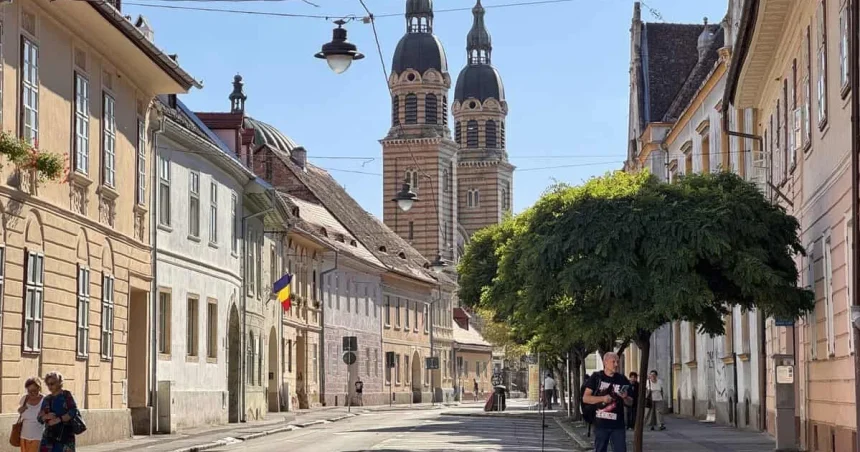 Vreme caldă, cu temperaturi de până la 32 de grade, dar și furtuni în mai multe zone