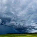 Vremea se schimbă în România: furtuni, grindină și vânt puternic până duminică seara