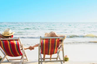 Zeci de clienți cer banii înapoi după vacanțe neachitate de Adonis Travel