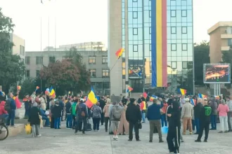 Căline, Tulcea e cu tine! Circa o sută de susținători prezenți, liderii AUR absenți