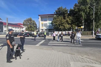 Controale ale polițiștilor și jandarmilor la un liceu din Isaccea și la mai multe magazine