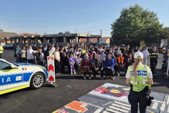 Polițiștii au explicat reguli rutiere la Sarichioi, de la elevi la vârstnici