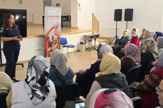 Polițiștii îi învață pe elevi și seniori să evite pericolele, în Tulcea și Sarichioi