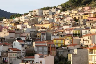 Satul din Sardinia unde tot mai multe femei ajung la 100 de ani