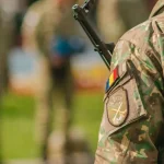 Șpagă de 20.000 lei pentru transferul unui militar la Tulcea. Un bărbat, anchetat de DNA