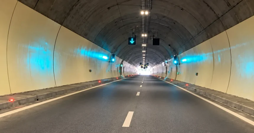 Test de semnal în tunelul de pe A1 Sibiu–Pitești, la Curtea de Argeș
